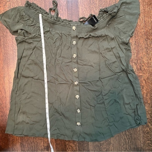 NWT Torrid size 2X green gauze cold shoulder top - Picture 6 of 7
